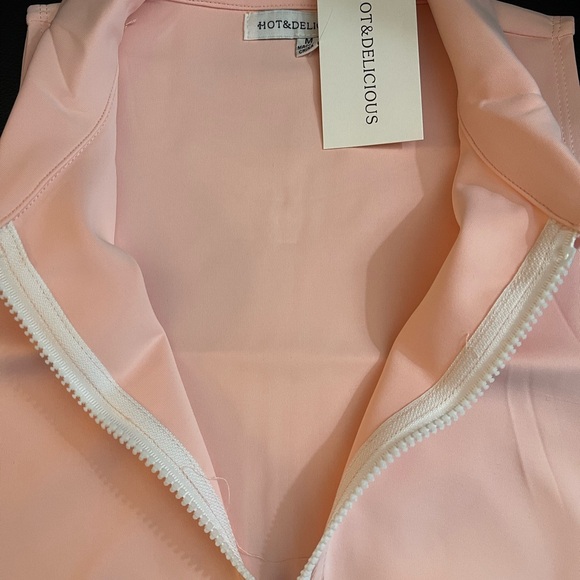 NWT Peach/White Zippered Front Scuba Style Swimsuit - Picture 6 of 6